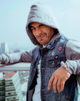 Chamarra de mezclilla stretch con mangas y gorro de tela para hombre