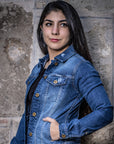 Chamarra de mezclilla stretch bordada para mujer