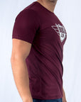 Imagen de lado playera cuello redondo con logo color vino marca Bros Club