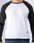Imagen de frente playera de manga larga con cuello redondo color blanco con negro marca Bros Club