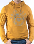 Imagen de frente sudadera cerrada con estampado color mostaza para hombre marca Bros Club