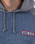 Imagen de acercamiento a sudadera manga rangla color verde con gris para hombre marca Bros Club