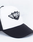Imagen de acercamiento a gorra camionero color negro marca Bros Club