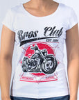 Imagen de frente playera cuello redondo con diseño de moto color blanco para mujer marca Bros Club