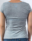 Imagen de back playera cuello redondo lisa color gris para mujer marca Bros Club
