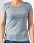 Imagen de frente playera cuello redondo lisa color gris para mujer marca Bros Club