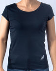 Imagen de frente playera cuello redondo lisa color marino para mujer marca Bros Club