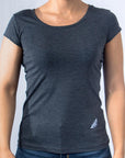 Imagen de frente playera cuello redondo lisa color gris oxford para mujer marca Bros Club