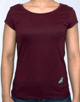 Imagen de frente playera cuello redondo lisa color vino para mujer marca Bros Club