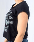 Imagen de lado playera sin mangas diseño classic color negro para mujer marca Bros Club