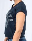 Imagen de lado playera sin mangas diseño classic color marino para mujer marca Bros Club