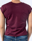 Imagen de espalda playera sin mangas diseño classic color vino para mujer marca Bros Club