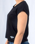 Imagen de lado playera sin mangas lisa color negro para mujer marca Bros Club
