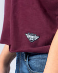 Imagen de acercamiento a playera sin mangas lisa color vino para mujer marca Bros Club