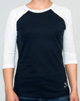 Imagen de frente playera manga larga lisa color marino con blanco para mujer.