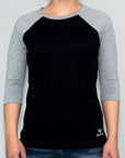 Imagen de frente playera manga larga lisa color negro con jaspe para mujer.