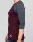 Imagen de lado manga larga lisa color vino con oxford para mujer.