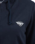 Imagen de acercamiento a sudadera color azul marino con cierre de mujer marca Bros Club