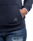Imagen de logo sudadera color azul marino con logo vulcanizado de mujer marca Bros Club
