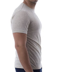 Playera de cuello redondo con silueta de logo bordado