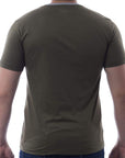 Playera bicolor de cuello redondo con silueta de logo bordado
