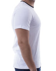 Playera bicolor de cuello redondo con silueta de logo bordado