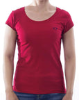 Playera de cuello redondo con silueta de logo bordado