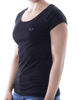 Playera de cuello redondo con silueta de logo bordado
