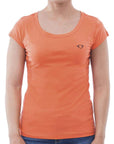 Playera de cuello redondo con silueta de logo bordado