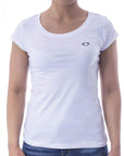 Playera de cuello redondo con silueta de logo bordado