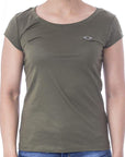 Playera de cuello redondo con silueta de logo bordado