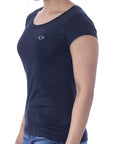 Playera de cuello redondo con silueta de logo bordado