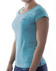 Playera de cuello redondo con silueta de logo bordado