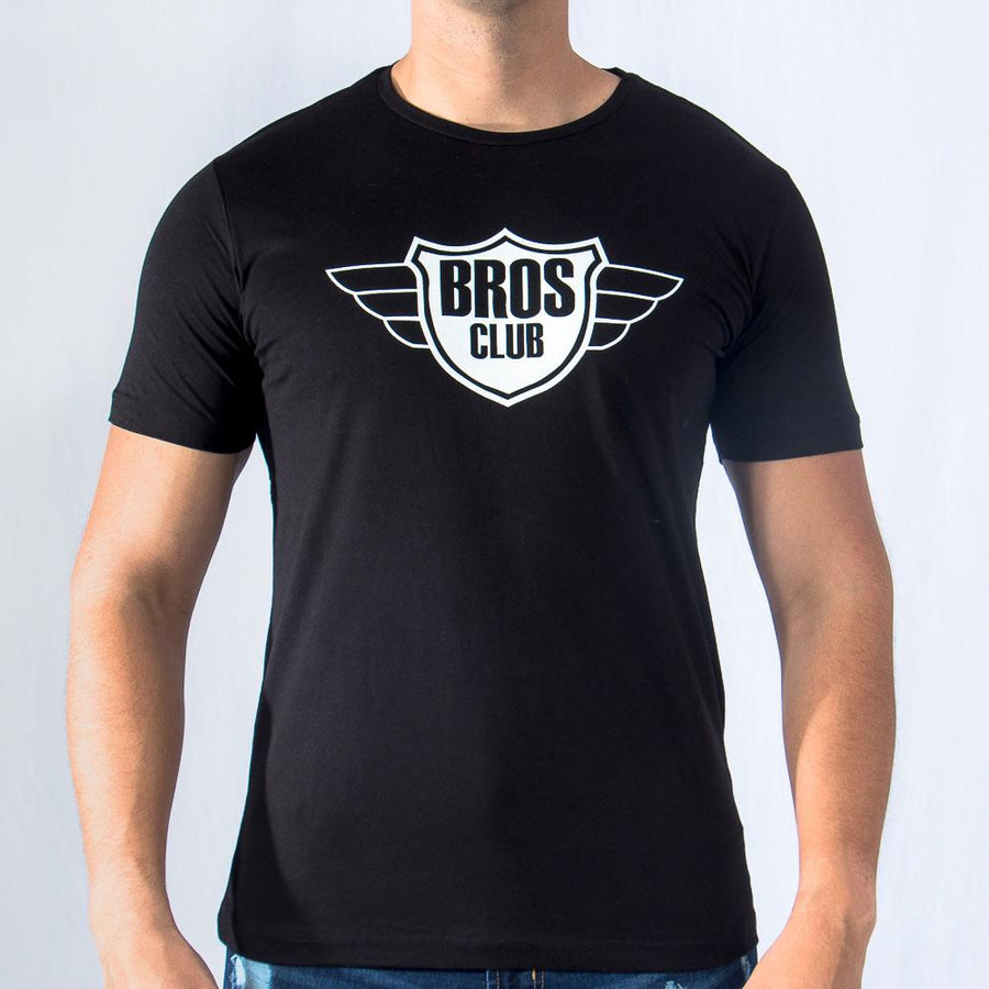 Imagen de frente playera cuello redondo con logo color negro marca Bros Club
