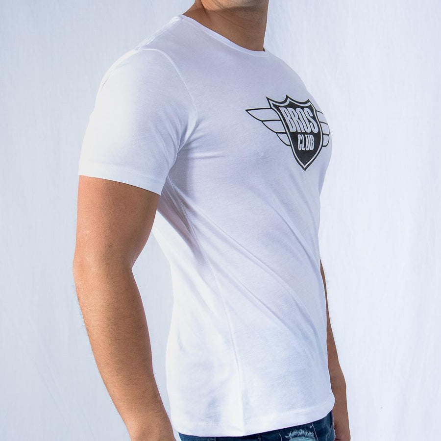 Imagen de lado playera cuello redondo con logo color blanco marca Bros Club