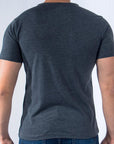 Imagen trasera de playera cuello redondo con logo classic color gris oxford marca Bros Club