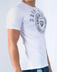 Imagen de lado playera cuello redondo con logo classic color blanco marca Bros Club