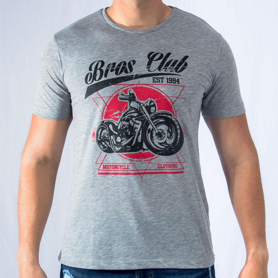Imagen de frente playera cuello redondo con diseño de moto color gris marca Bros Club
