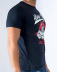 Imagen de lado playera cuello redondo con diseño de moto color marino marca Bros Club