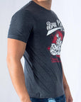 Imagen de lado playera cuello redondo con diseño de moto color gris oxford marca Bros Club