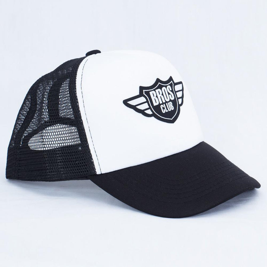 Imagen de lado gorra camionero color negro marca Bros Club