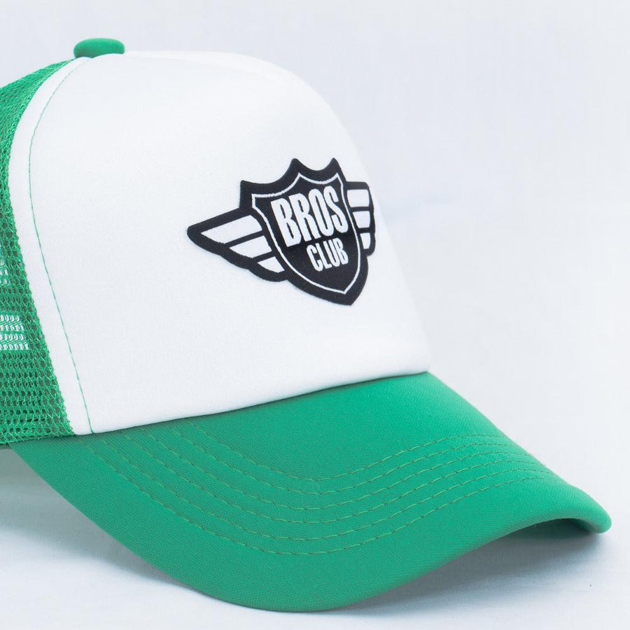Imagen de acercamiento a gorra camionero color verde marca Bros Club