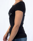 Imagen de lado playera cuello redondo con logo Bros Club color negro para mujer marca Bros Club