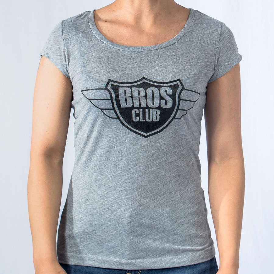 Imagen de frente playera cuello redondo con logo Bros Club color gris para mujer marca Bros Club