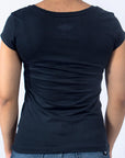 Imagen de espalda playera cuello redondo con logo Bros Club color marino para mujer marca Bros Club