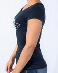 Imagen de lado playera cuello redondo con logo Bros Club color marino para mujer marca Bros Club