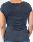 Imagen de espalda playera cuello redondo con logo Bros Club color gris oxford para mujer marca Bros Club
