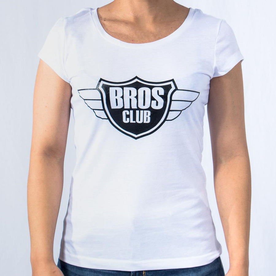 Imagen de frente playera cuello redondo con logo Bros Club color blanco para mujer marca Bros Club