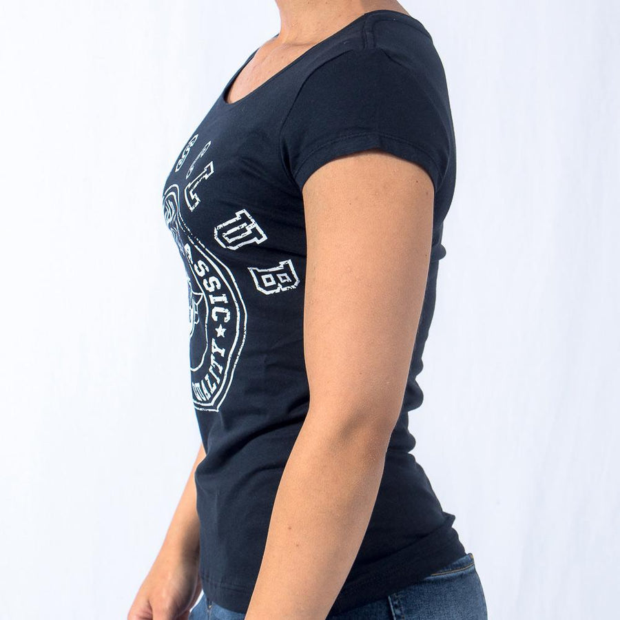 Imagen de lado playera cuello redondo con logo classic color marino para mujer marca Bros Club