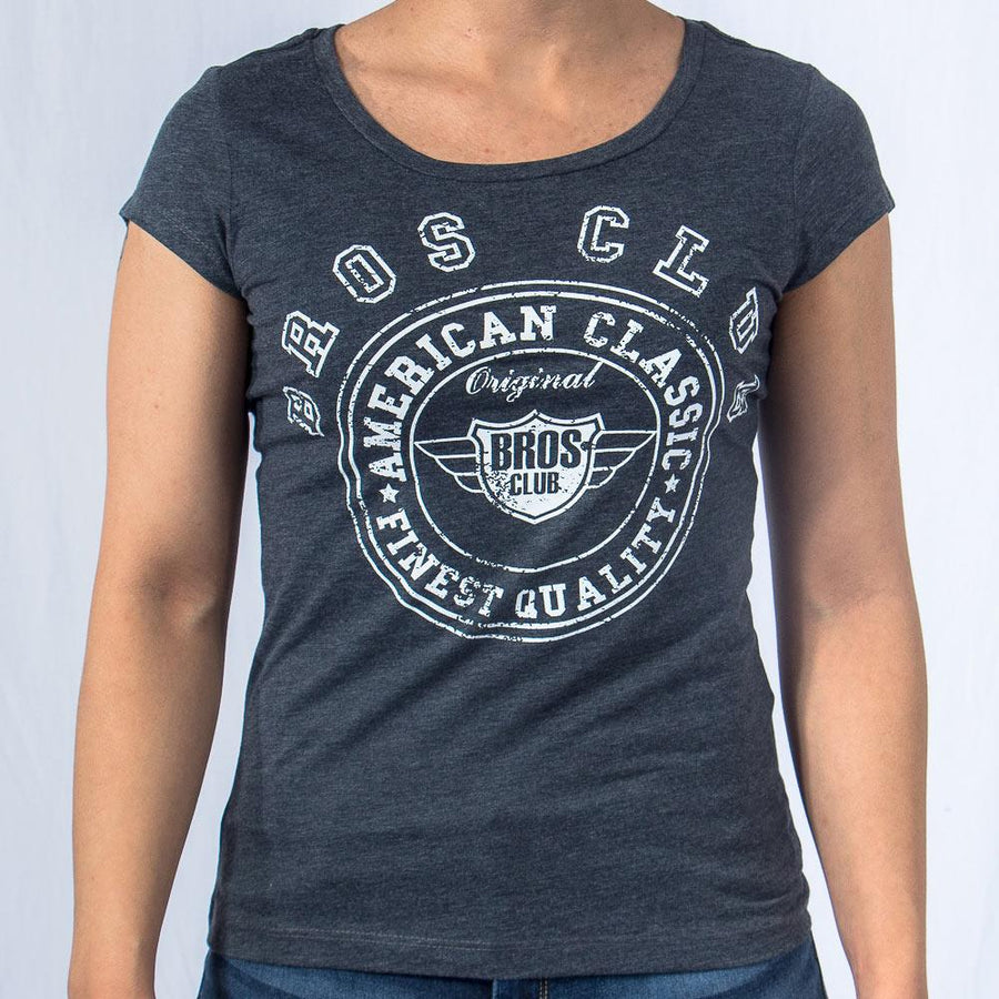 Imagen de frente playera cuello redondo con logo classic color gris oxford para mujer marca Bros Club